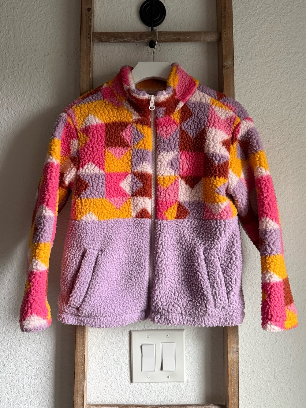 Cat & Jack Girls Colorblock Geometric
Sherpa Zip-Up Jacket sz: Med or 7/8